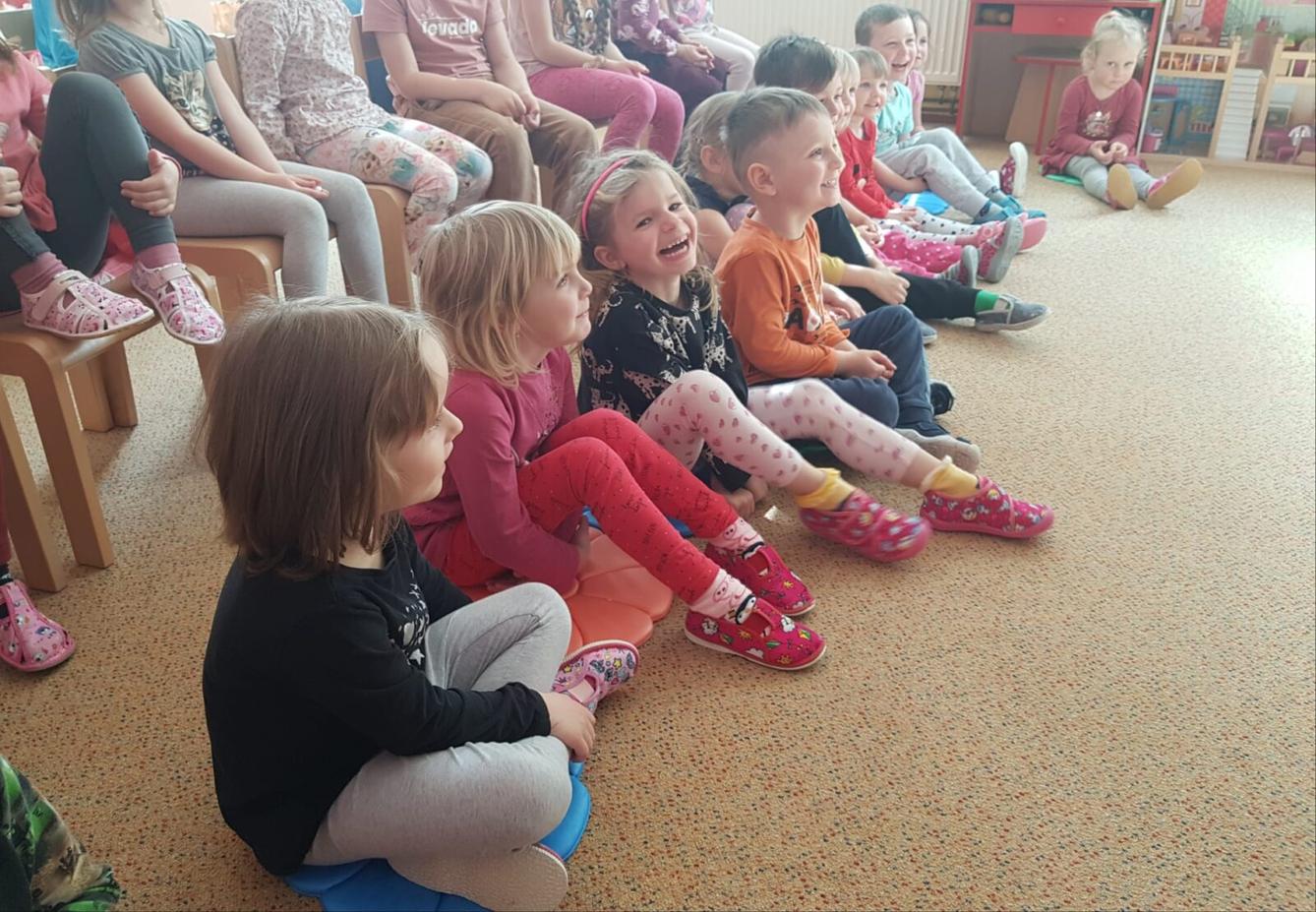 divadlo u dvou sluncí: ,,ESKYMÁCKÁ POHÁDKA" - 9