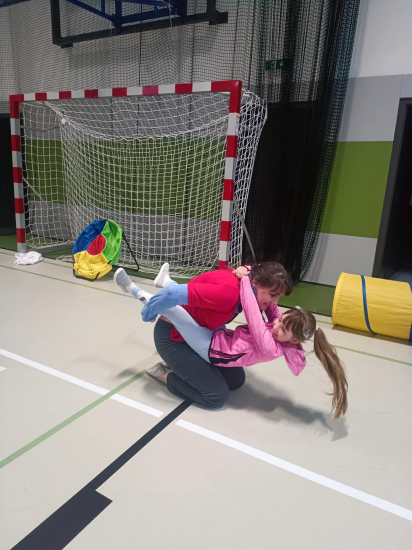 Družinka a děti s rodiči**"sportovní odpoledne" - 58