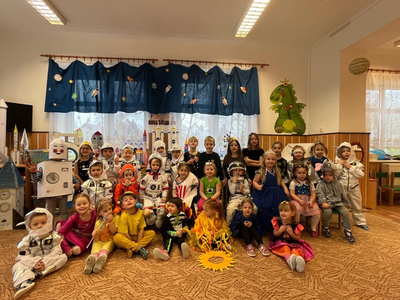 karneval na téma vesmír + přehlídka raket - 50