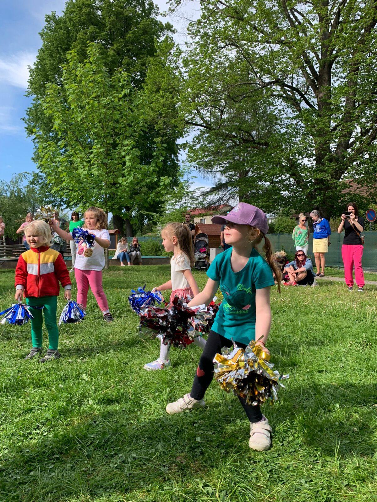 besídka pro rodiče + roztančená školka - 24