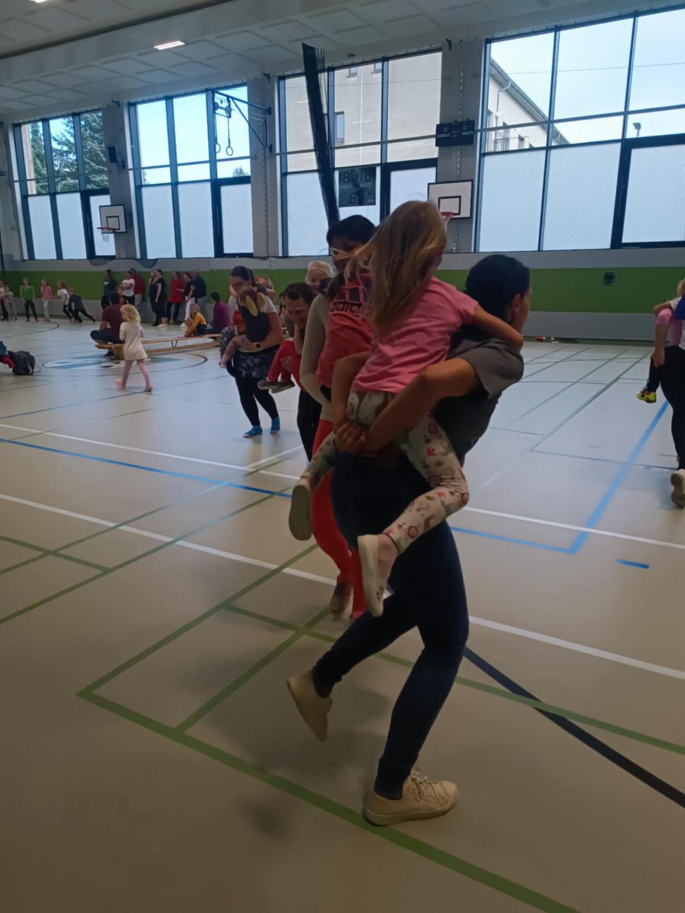 Družinka a děti s rodiči**"sportovní odpoledne" - 62