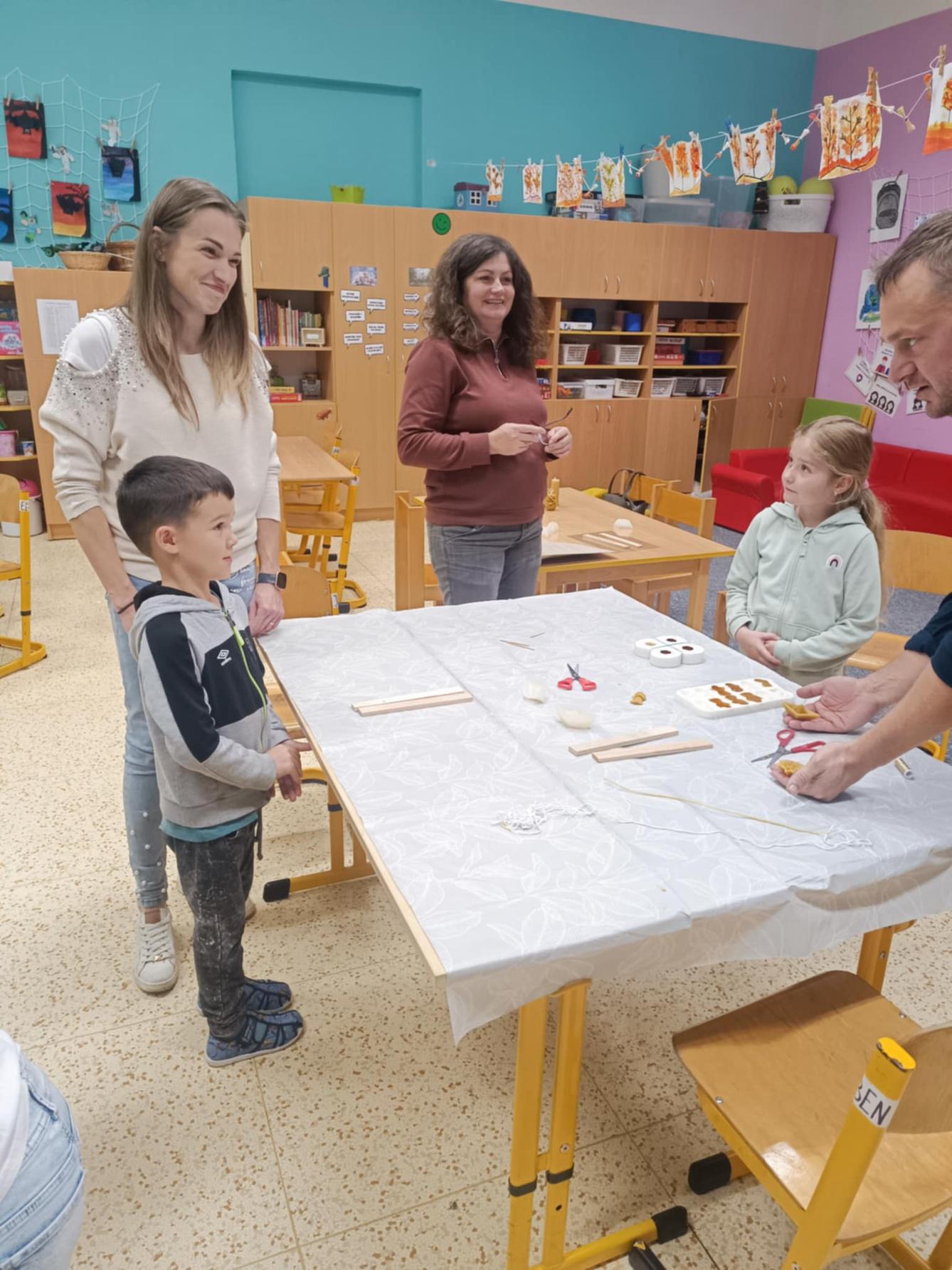 VÝROBA SVÍČEK - DRUŽINKY 1.a 2. oddělení - 41