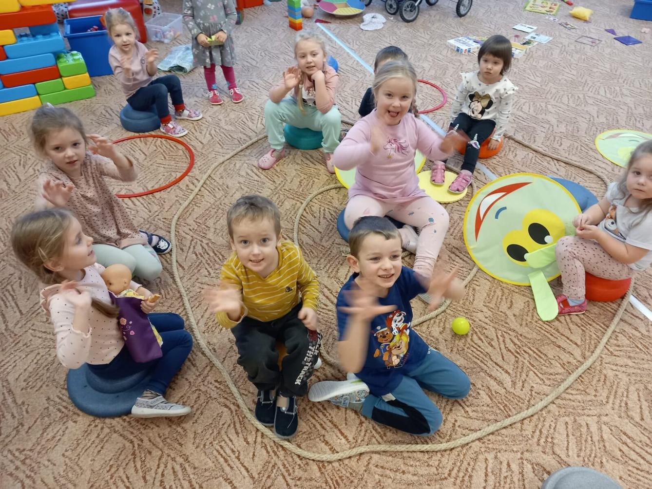 vesmír všude kolem nás - dráčci - 4