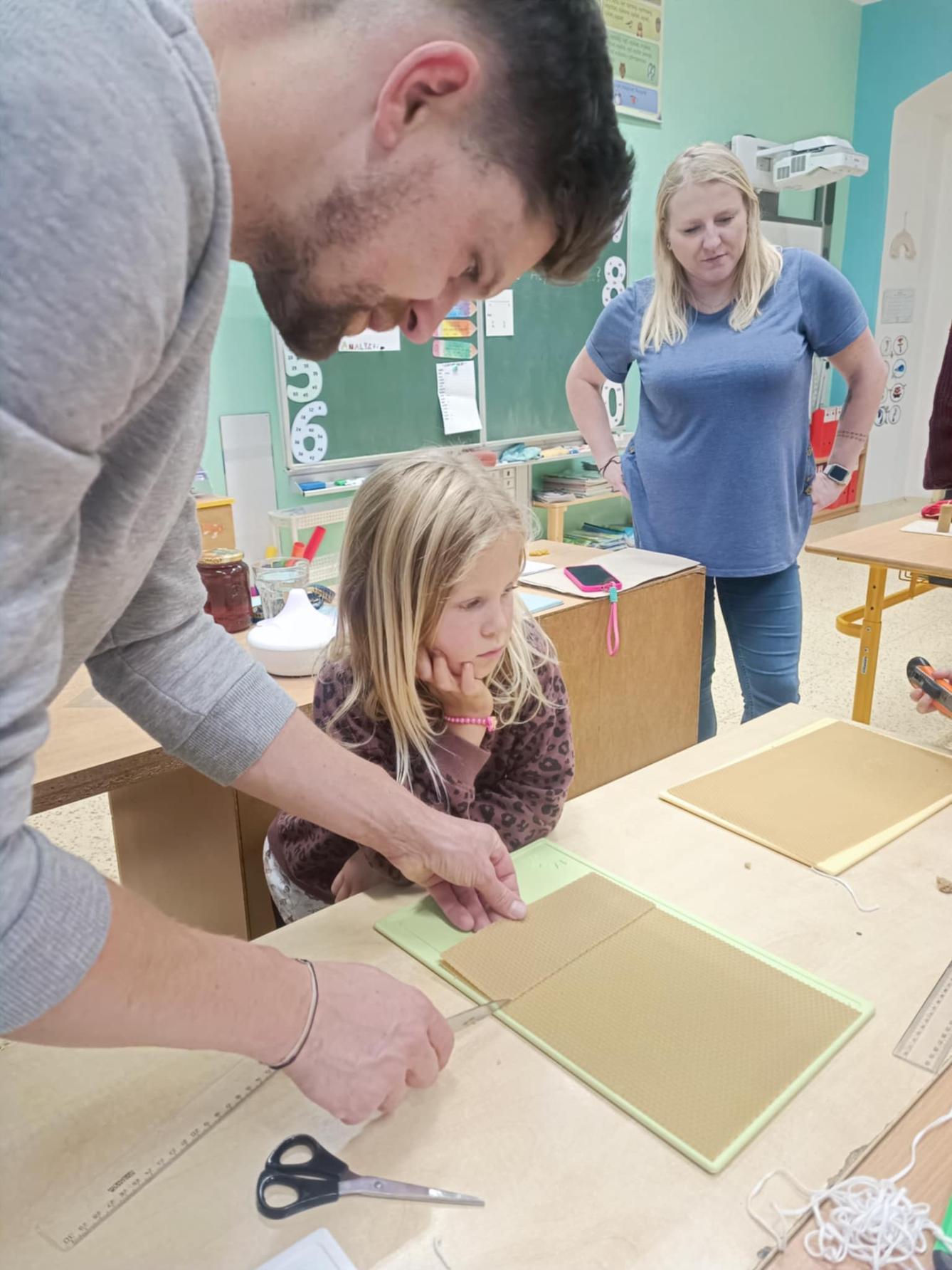 VÝROBA SVÍČEK - DRUŽINKY 1.a 2. oddělení - 42