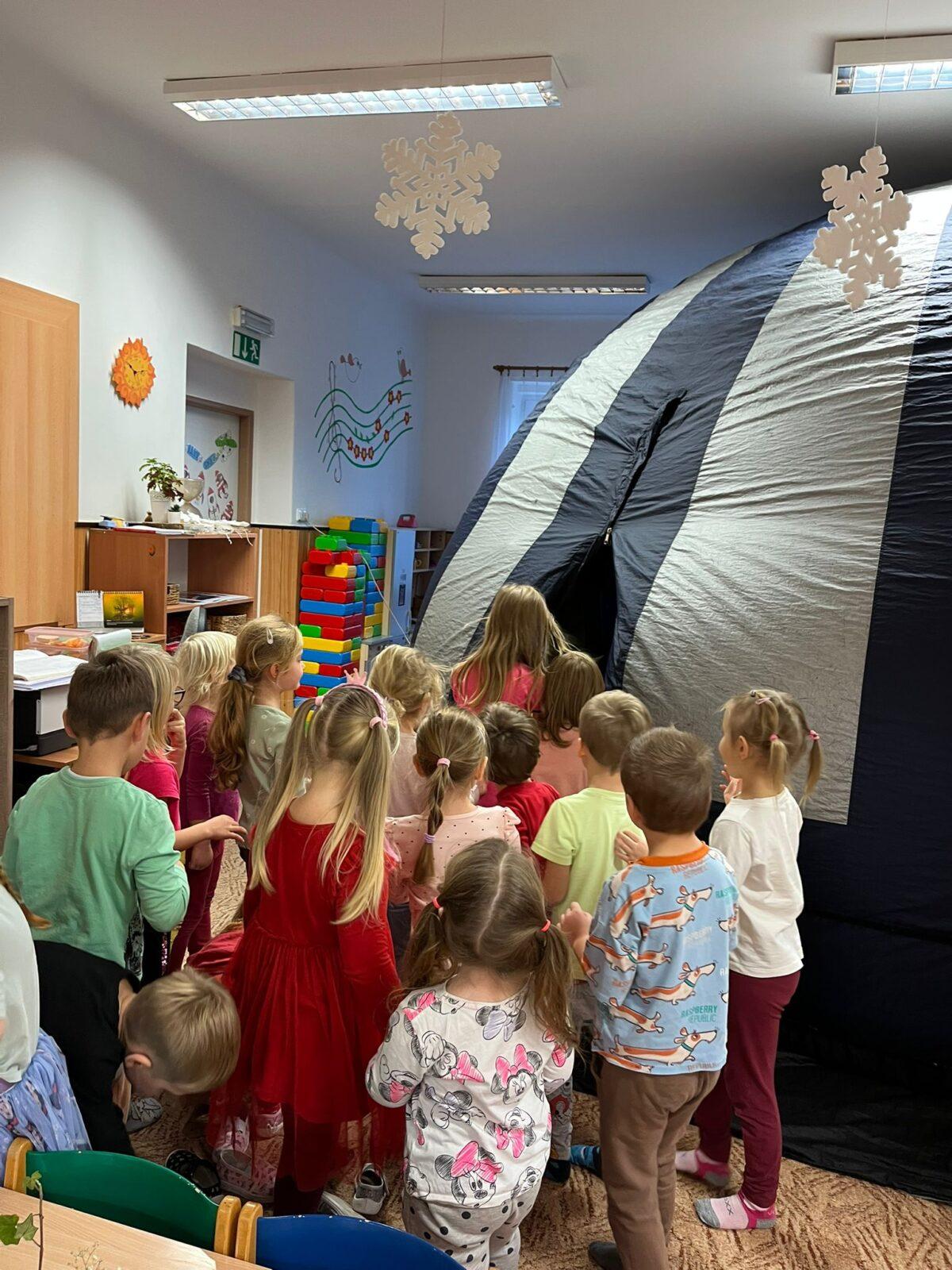 SFÉRICKÉ KINO - „Cestování s hvězdami - 6