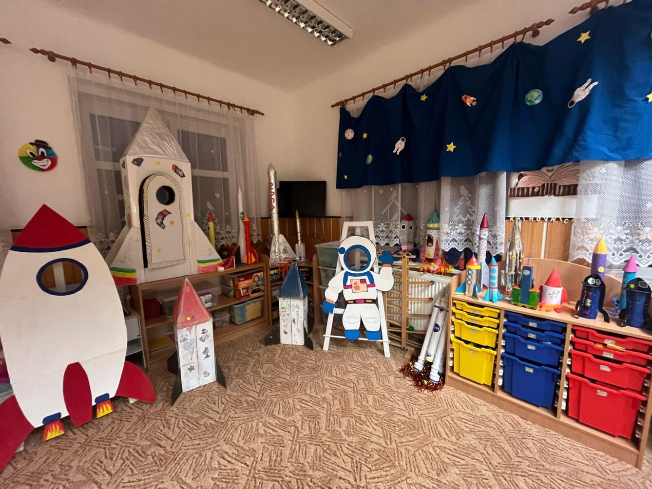 karneval na téma vesmír + přehlídka raket - 54