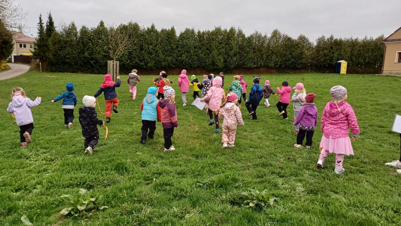 velikonoční stezka+ hledání vajíček na zahradě - 21