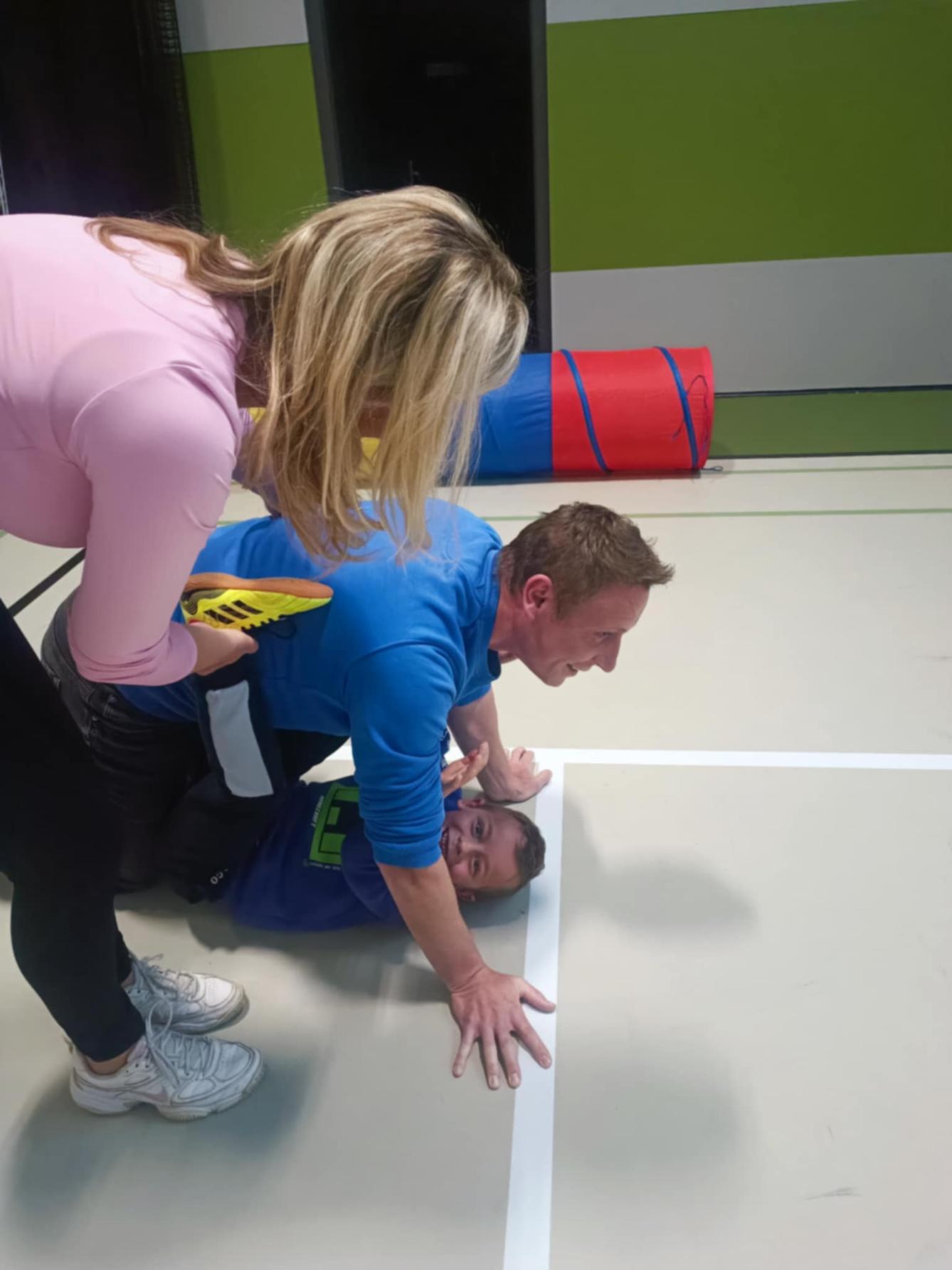 Družinka a děti s rodiči**"sportovní odpoledne" - 68