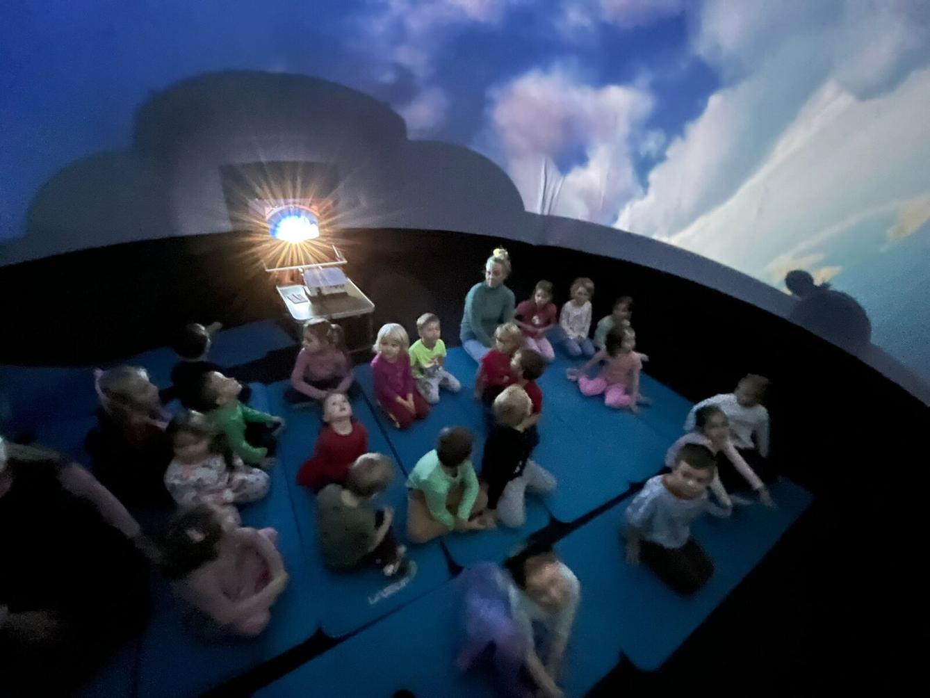 SFÉRICKÉ KINO - „Cestování s hvězdami - 7