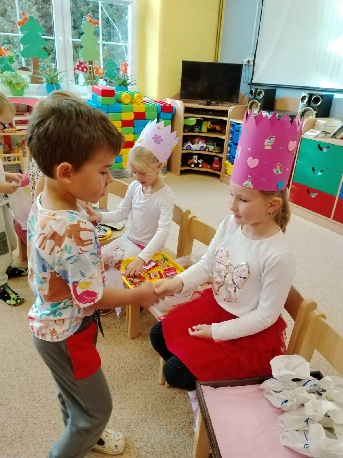 SLAVÍME: ELENKA, KAROLÍNKA A NATÁLKA MAJÍ NAROZENINY - 24