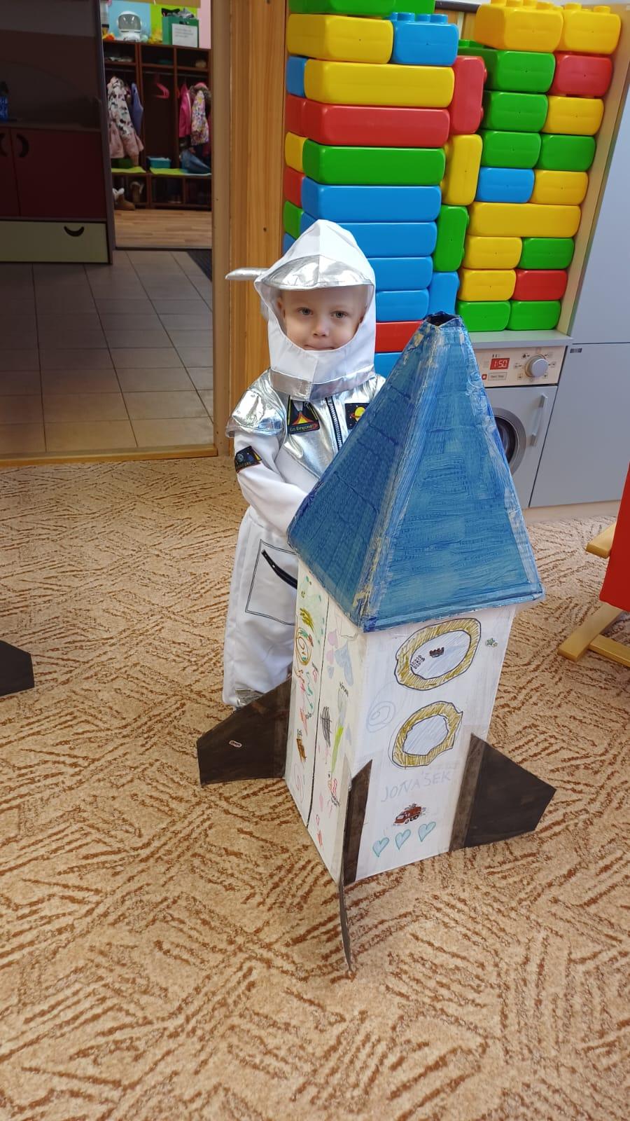karneval na téma vesmír + přehlídka raket - 56