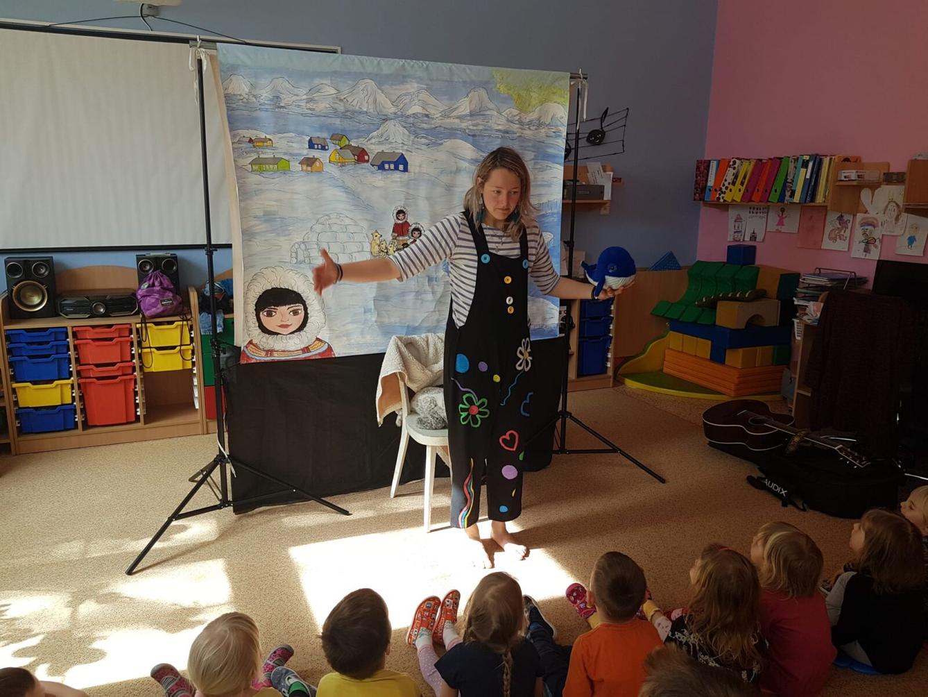 divadlo u dvou sluncí: ,,ESKYMÁCKÁ POHÁDKA" - 11