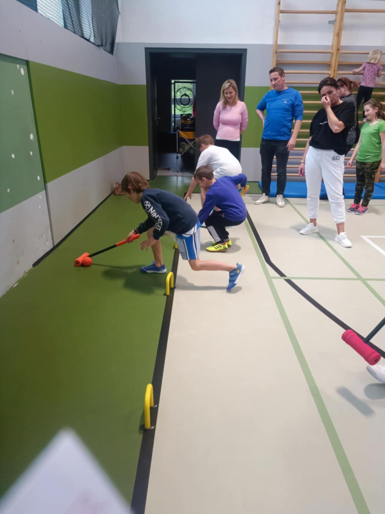 Družinka a děti s rodiči**"sportovní odpoledne" - 71