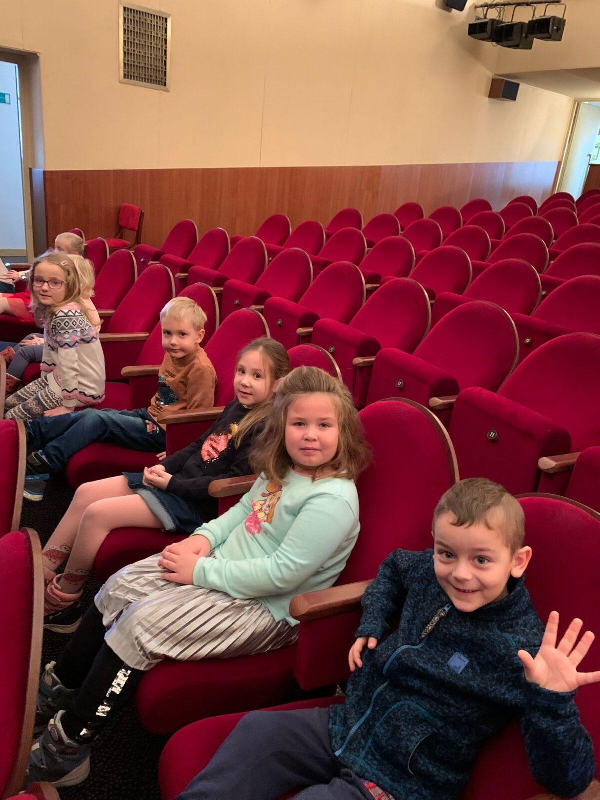 divadlo v UO - "čertův švagr" - 11