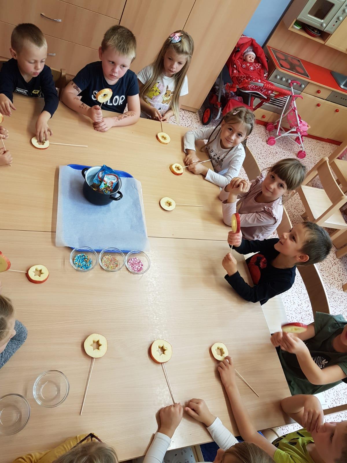 SOVIČKY: ,,ČAS JABLÍČKOVÉ VŮNĚ" - 31