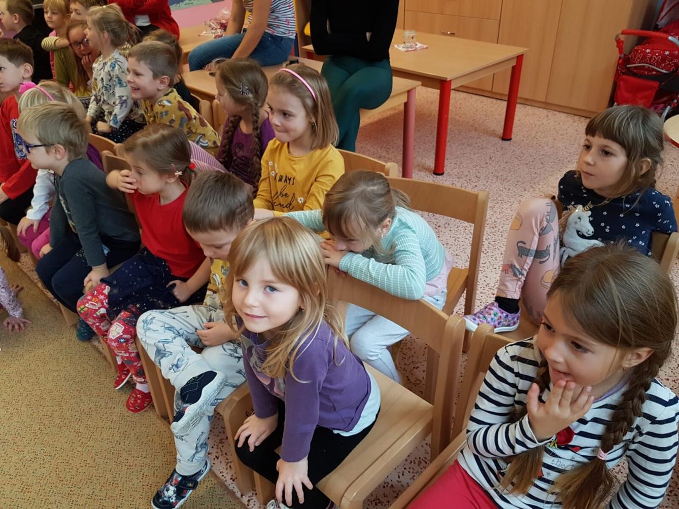 divadýlko: ,,JAK ČERTÍ JELITO A KOPYTO VAŘILI VTIPNOU KAŠI" - 11