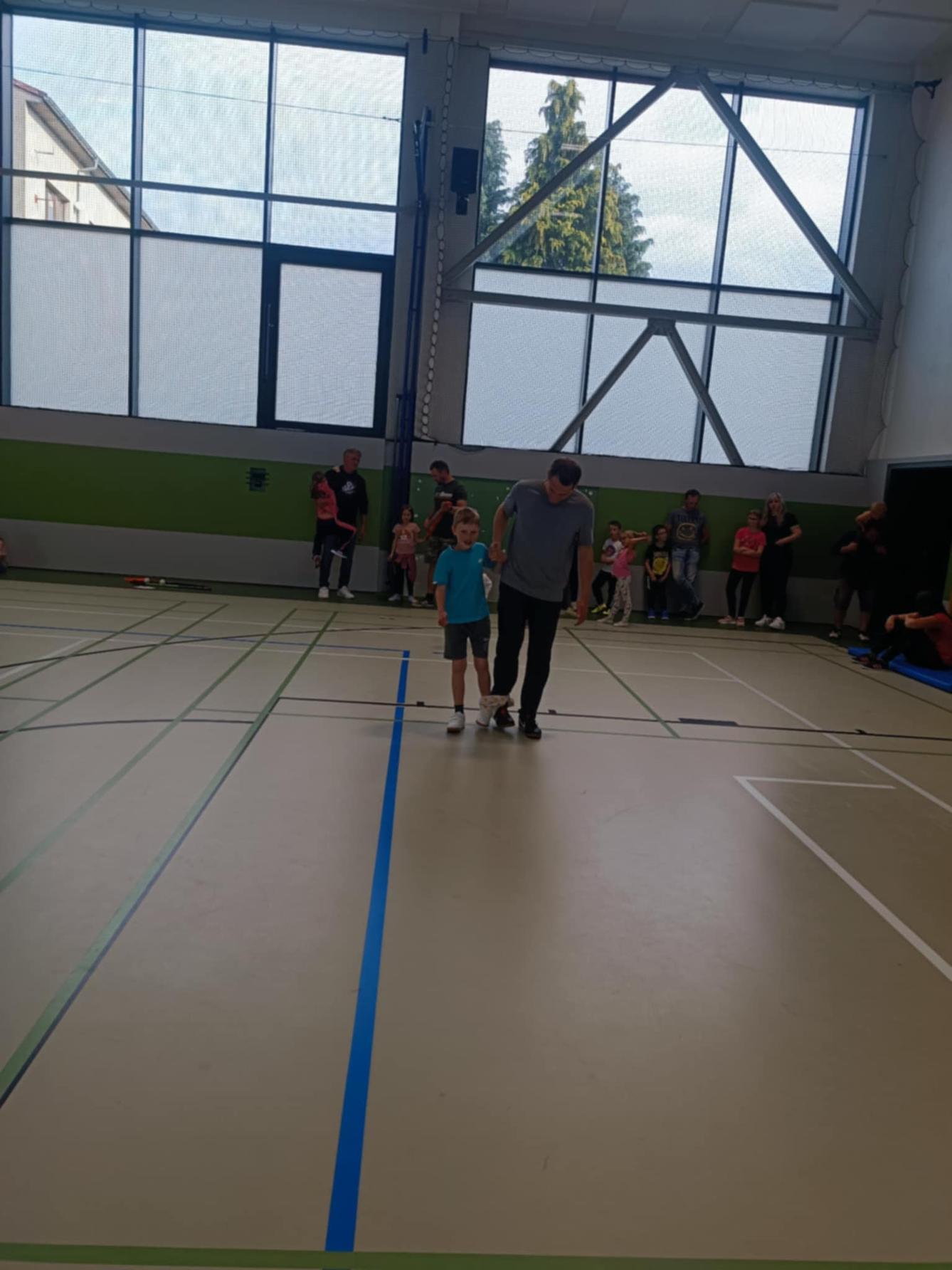 Družinka a děti s rodiči**"sportovní odpoledne" - 73