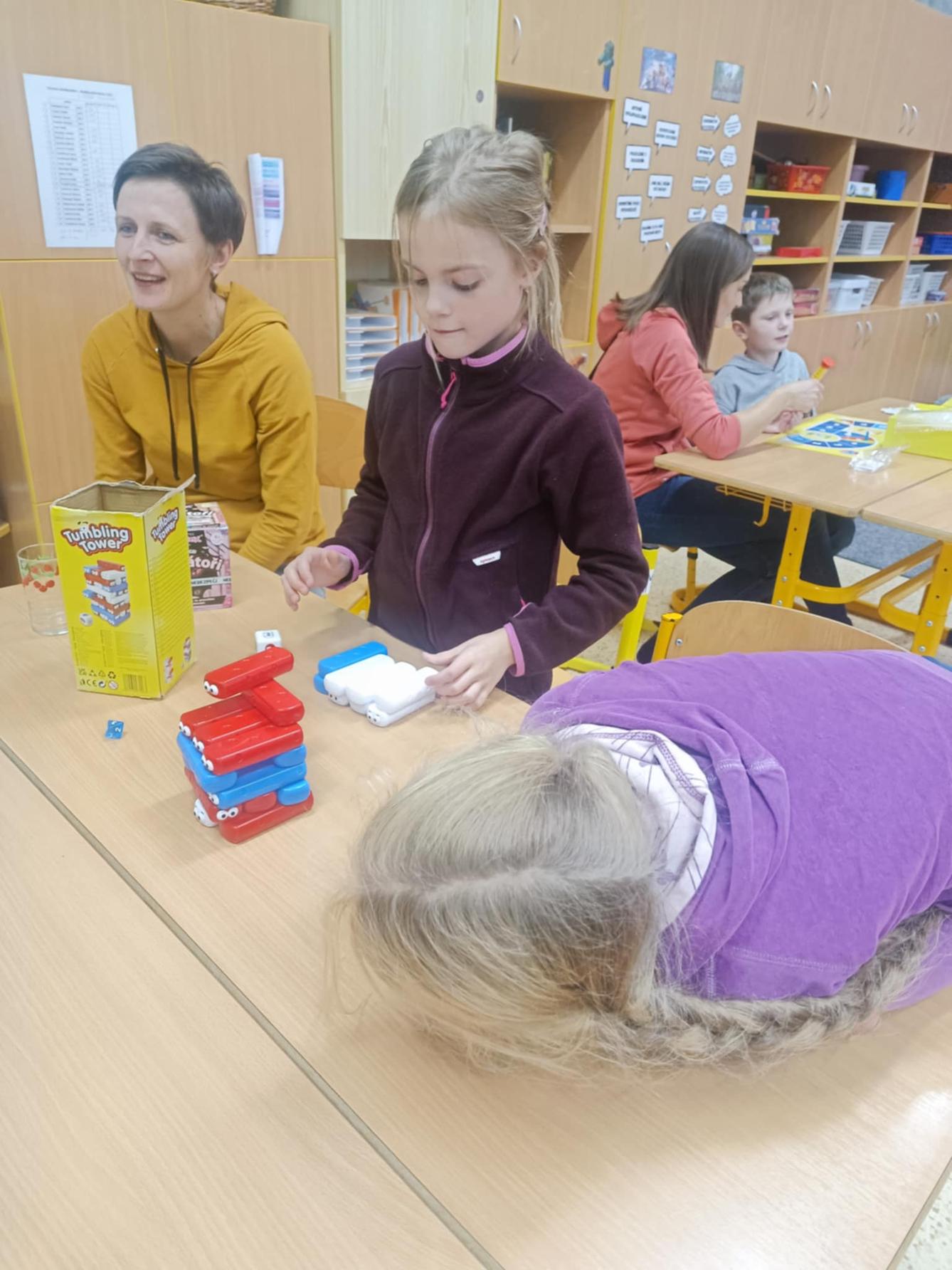 VÝROBA SVÍČEK - DRUŽINKY 1.a 2. oddělení - 44