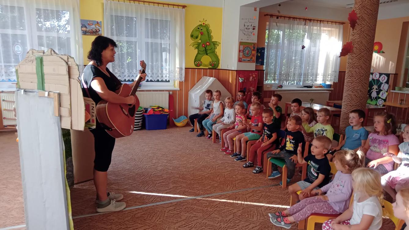 Divadlo "U dvou sluncí"- "Jak se stal Honza rytířem" - 4