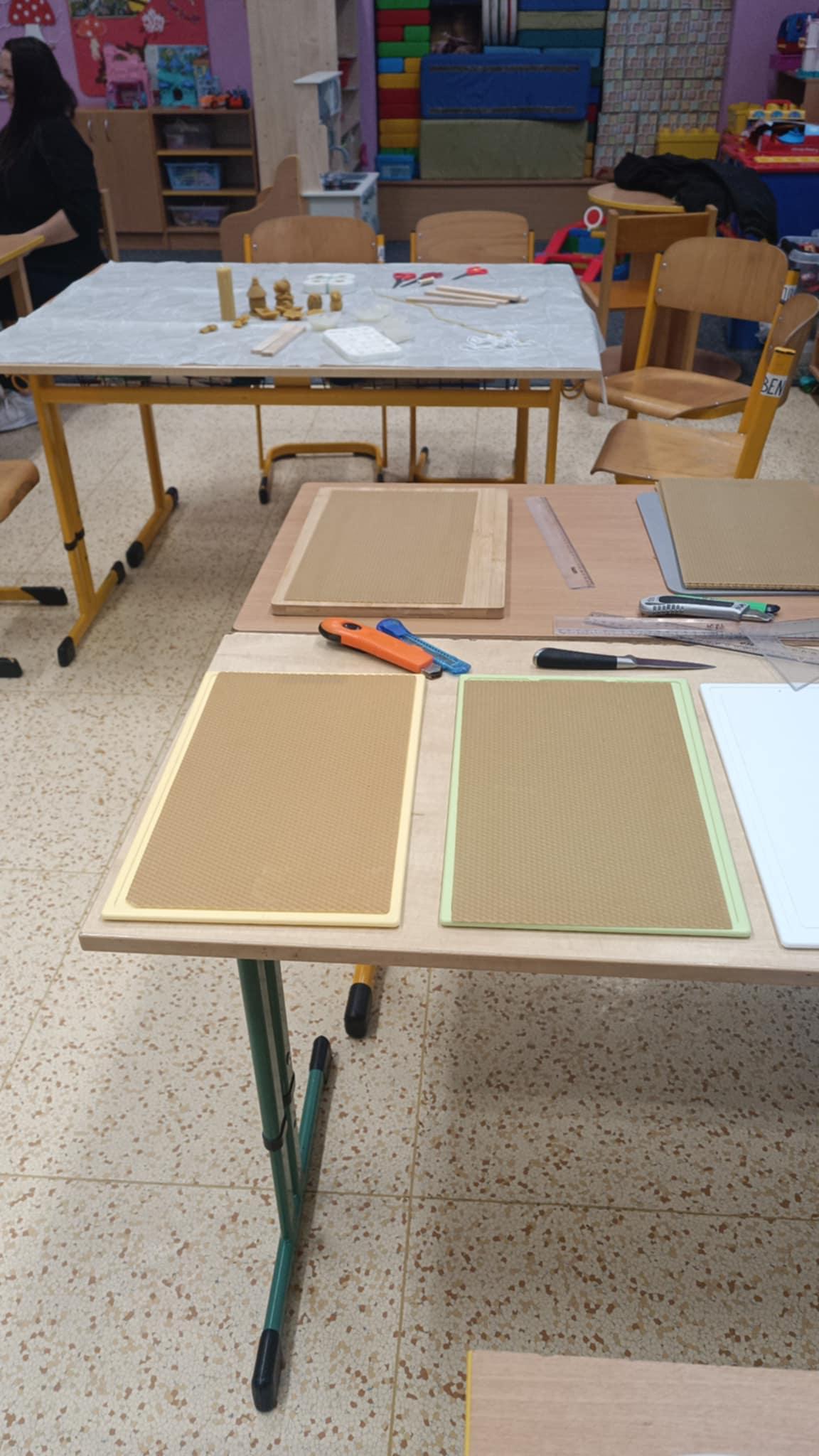 VÝROBA SVÍČEK - DRUŽINKY 1.a 2. oddělení - 46