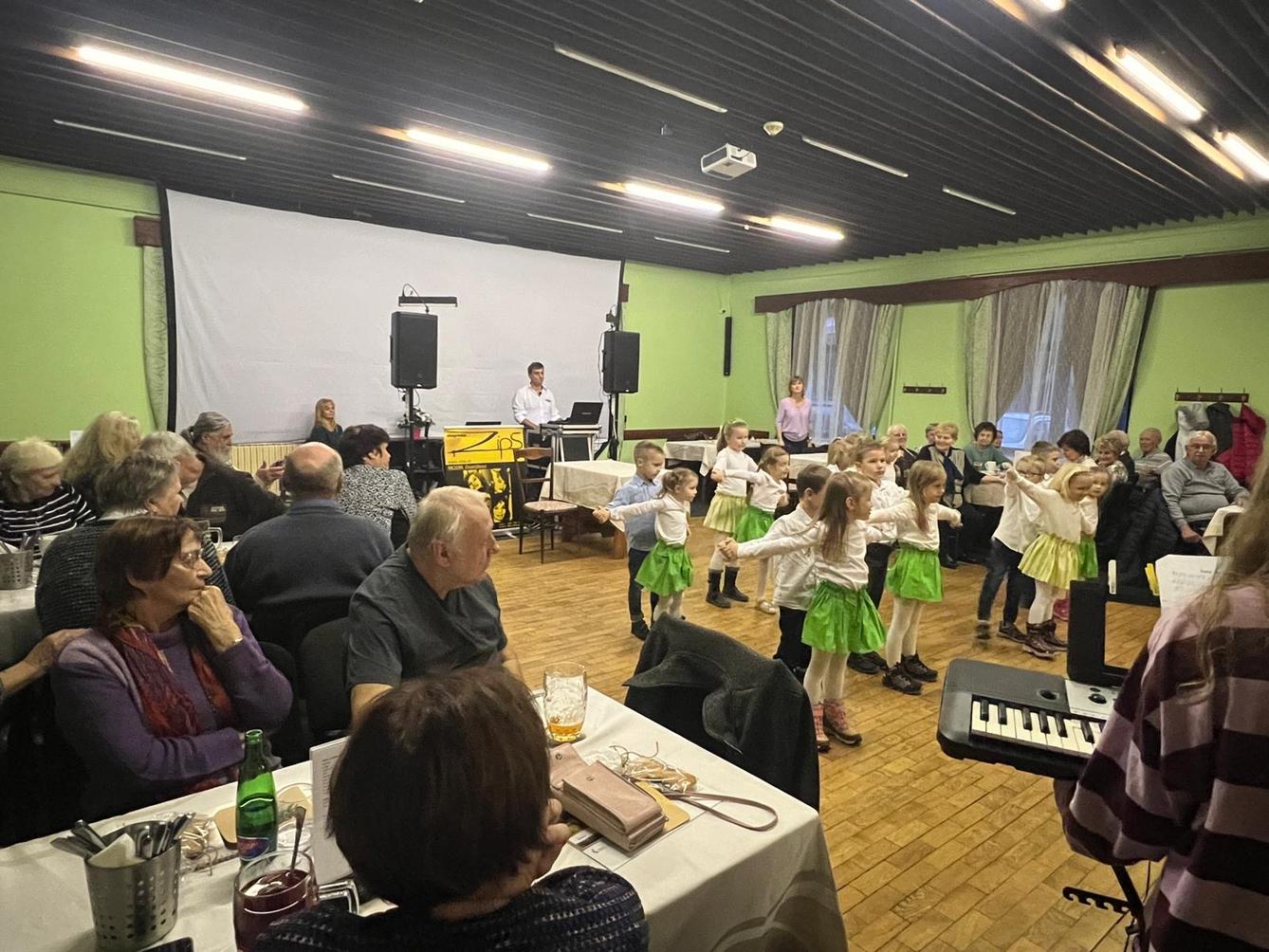 VYSTOUPENÍ PRO LIBCHAVSKÉ SENIORY - 9