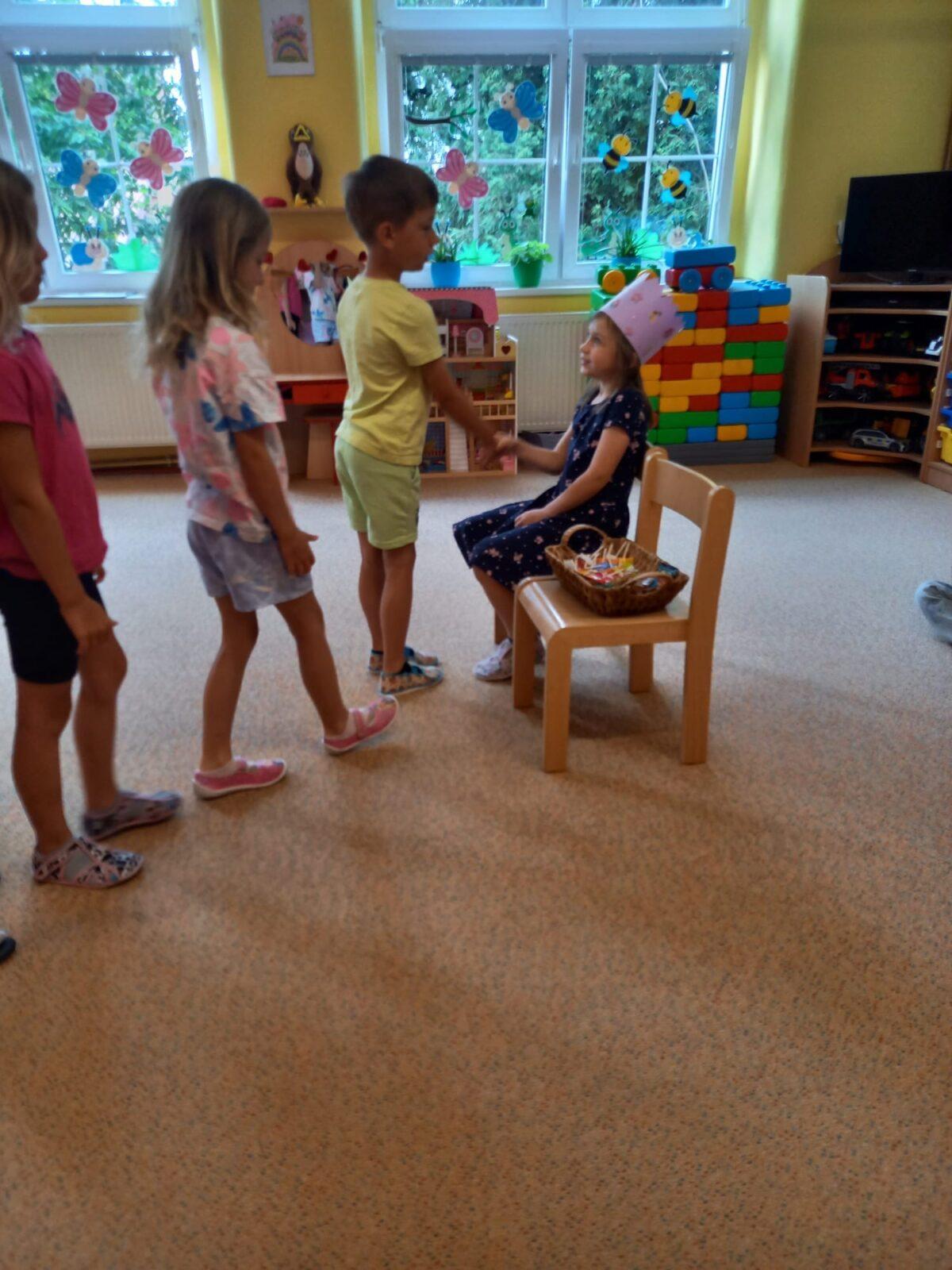 SLAVÍME: ADÉLKA MĚLA NAROZENINY - 12