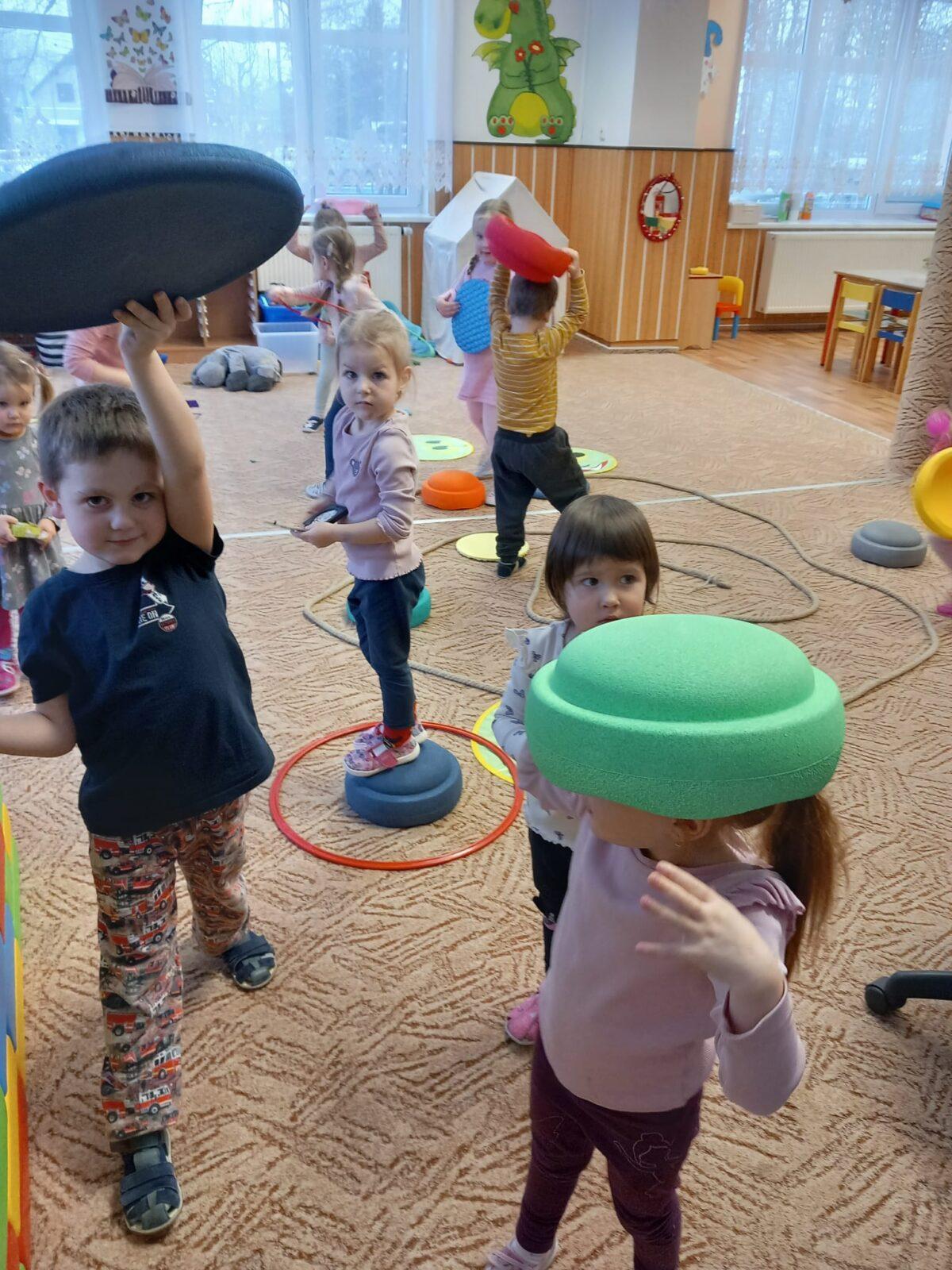 vesmír všude kolem nás - dráčci - 6