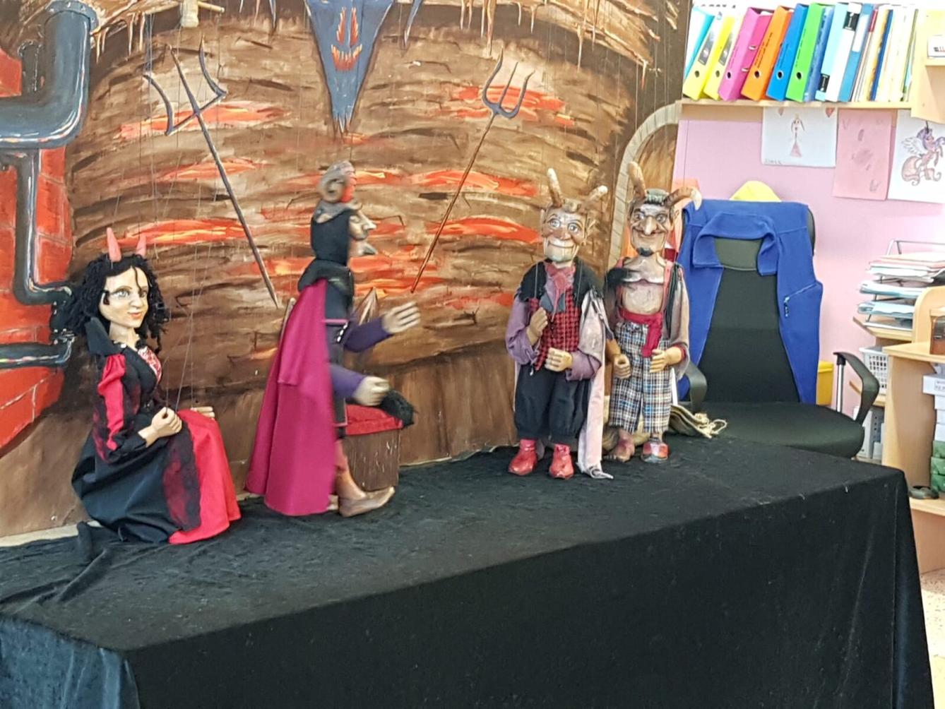 divadýlko: ,,JAK ČERTÍ JELITO A KOPYTO VAŘILI VTIPNOU KAŠI" - 13