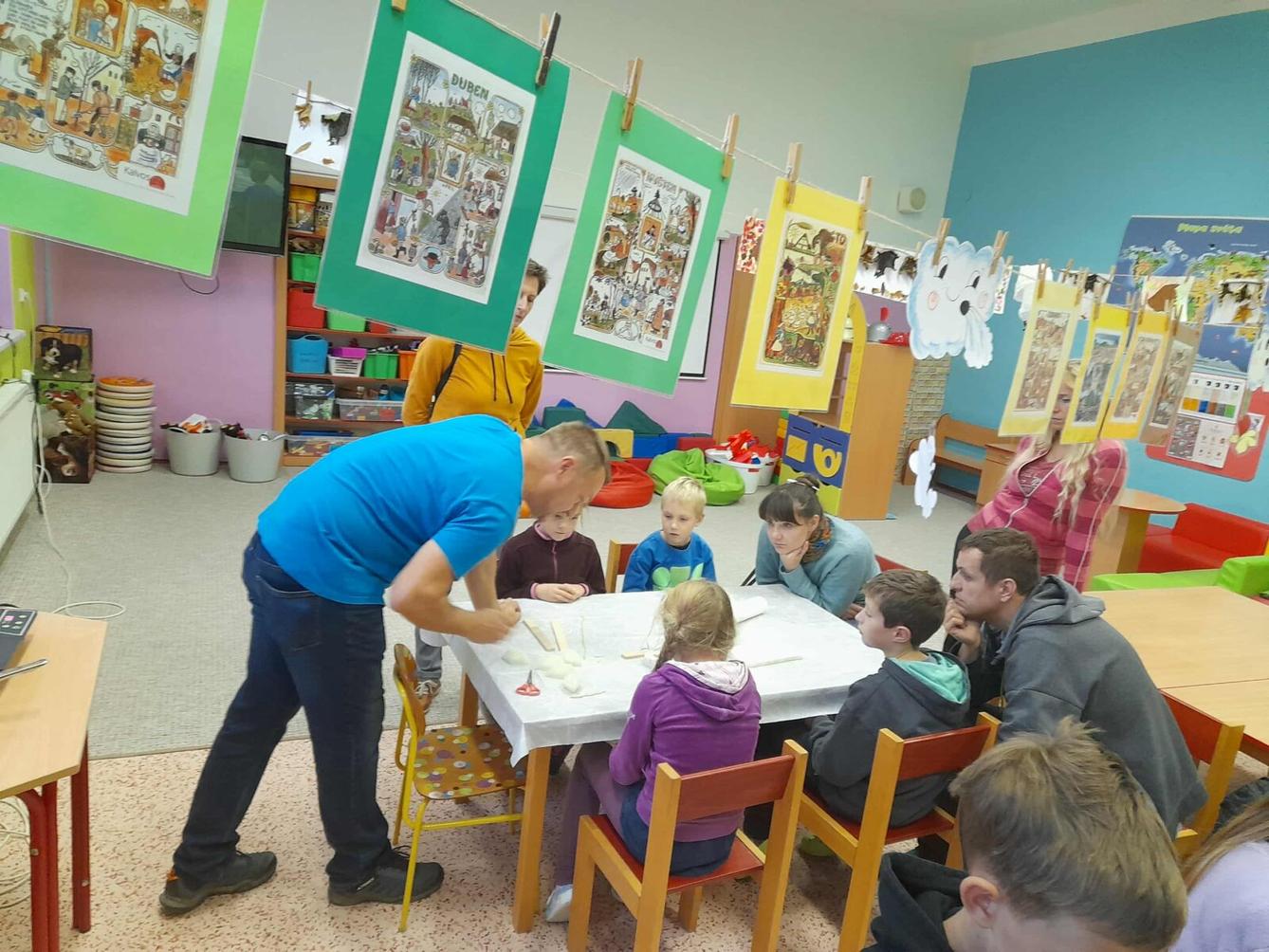 VÝROBA SVÍČEK - DRUŽINKY 1.a 2. oddělení - 49