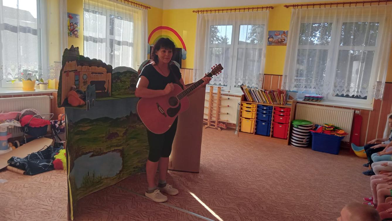 Divadlo "U dvou sluncí"- "Jak se stal Honza rytířem" - 5