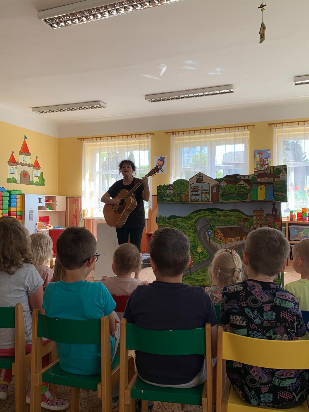 divadlo - „ Jak Jeníček do města zabloudil “ - 8