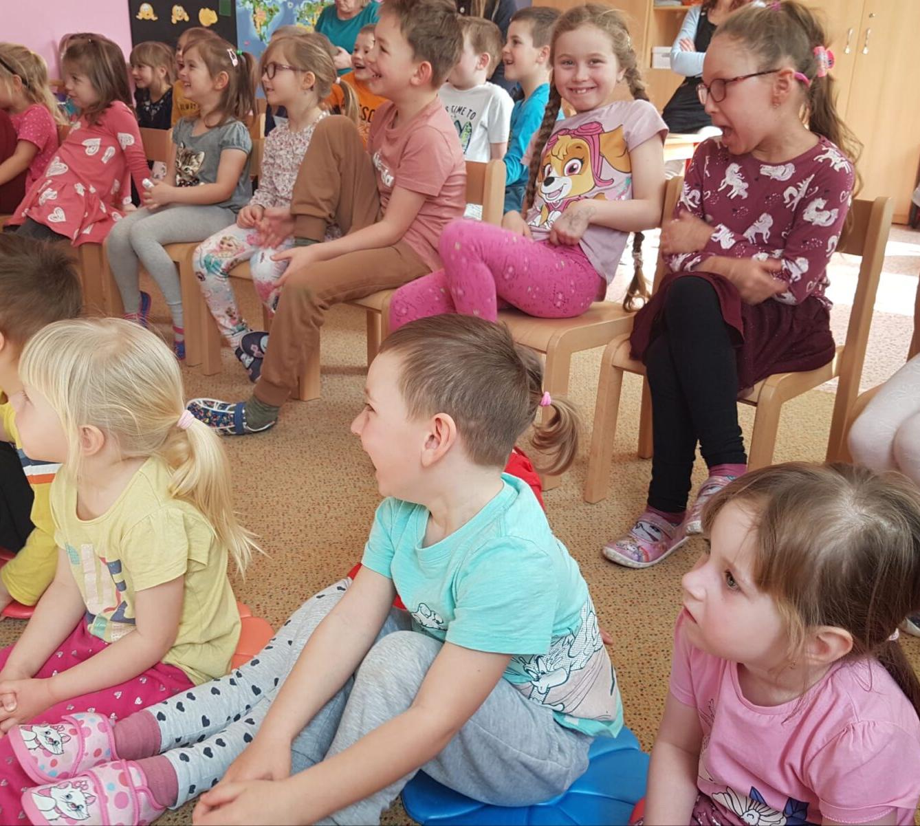 divadlo u dvou sluncí: ,,ESKYMÁCKÁ POHÁDKA" - 1