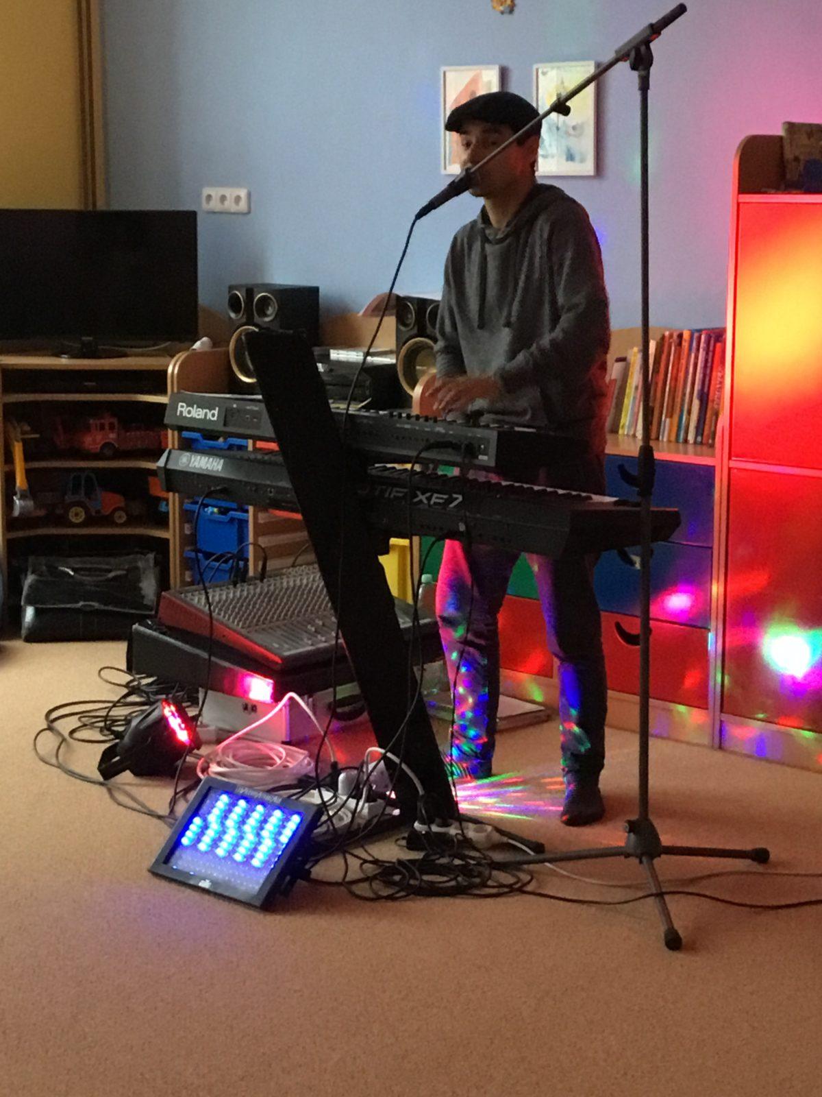 "RYTMICKÁ SHOW" v MŠ - 1