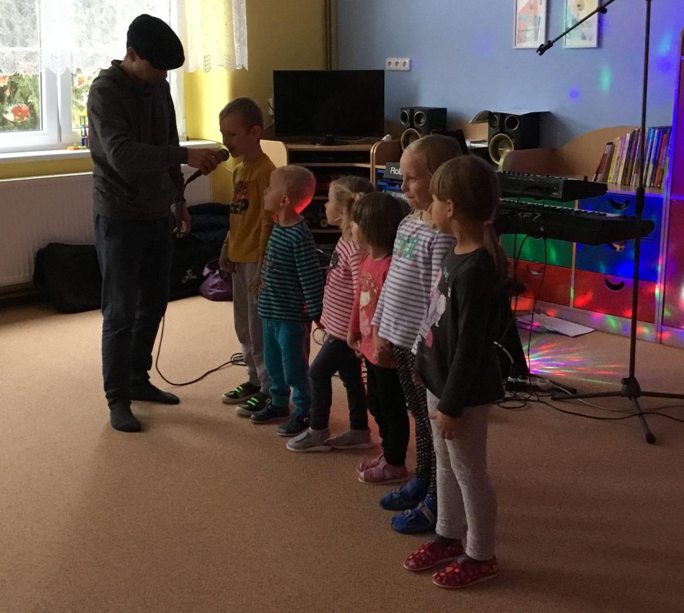 "RYTMICKÁ SHOW" v MŠ - 2