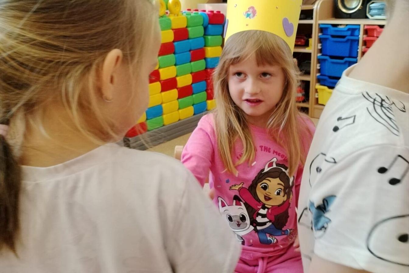 SLAVÍME: ELENKA, KAROLÍNKA A NATÁLKA MAJÍ NAROZENINY