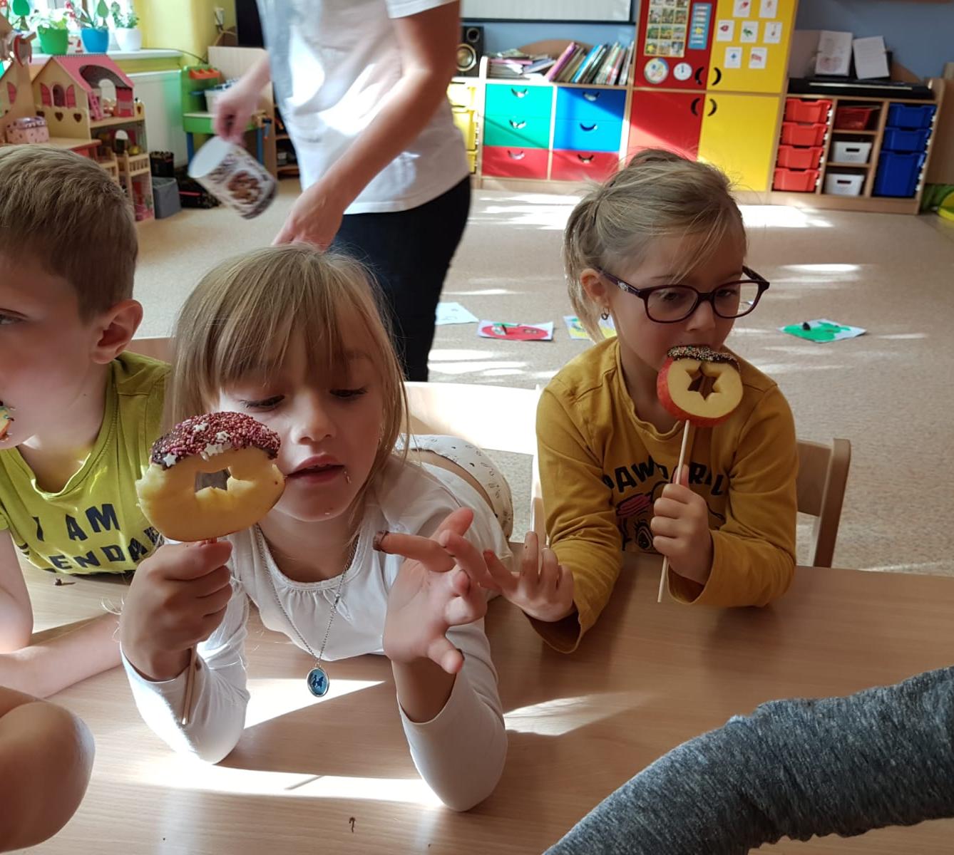 SOVIČKY: ,,ČAS JABLÍČKOVÉ VŮNĚ" - 1