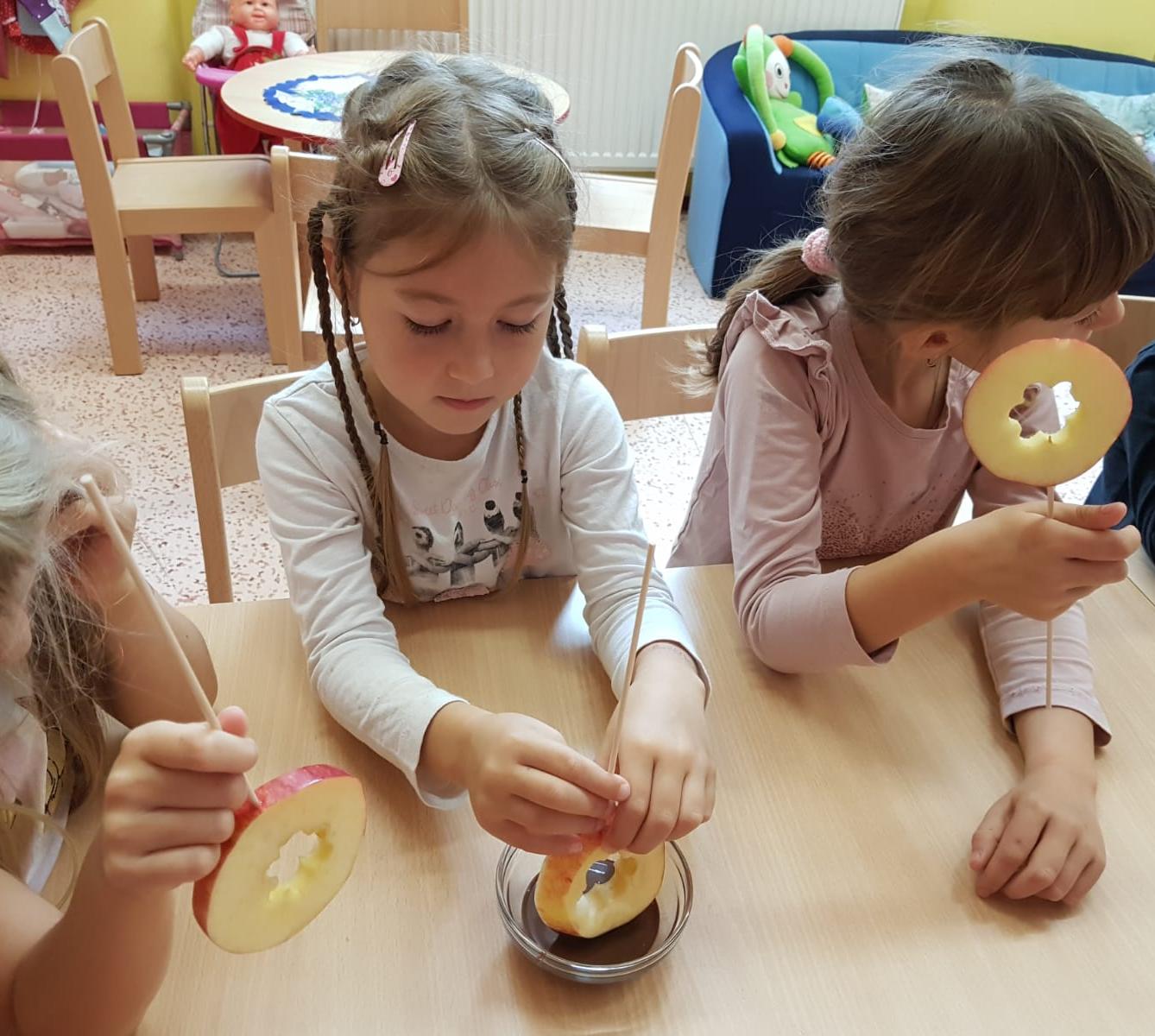 SOVIČKY: ,,ČAS JABLÍČKOVÉ VŮNĚ" - 2