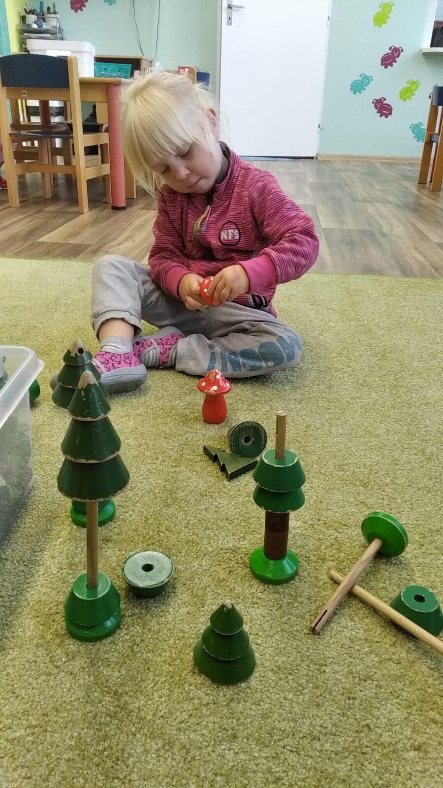 broučci: lesní dobrodružství se sovičkou jůlinkou - 1