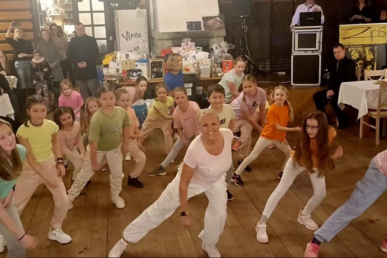 24. 2. Předtančení na plese SRPŠ