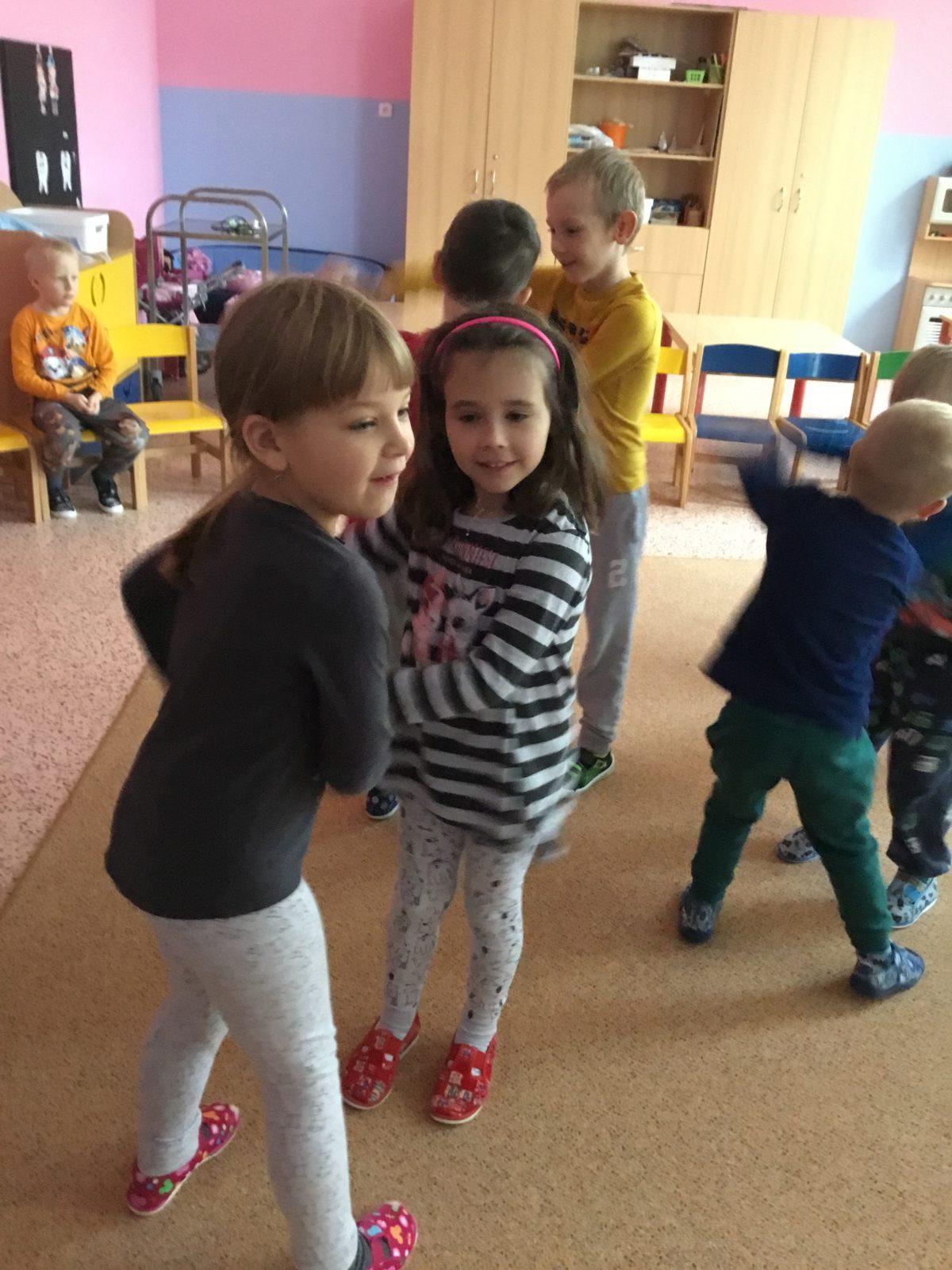 "RYTMICKÁ SHOW" v MŠ - 3