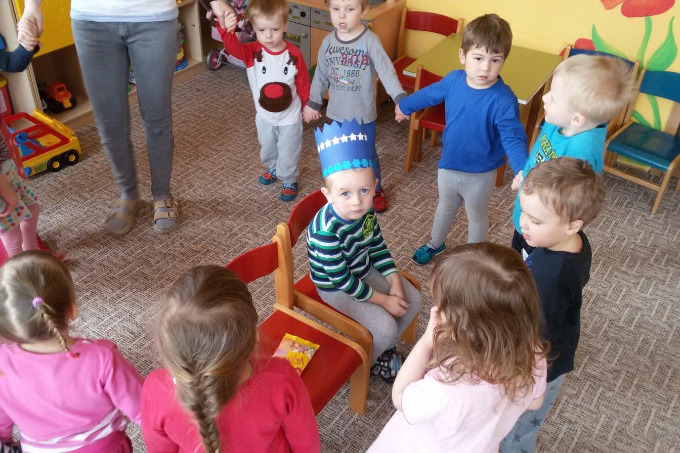 Broučci slaví: Toníček měl narozeniny