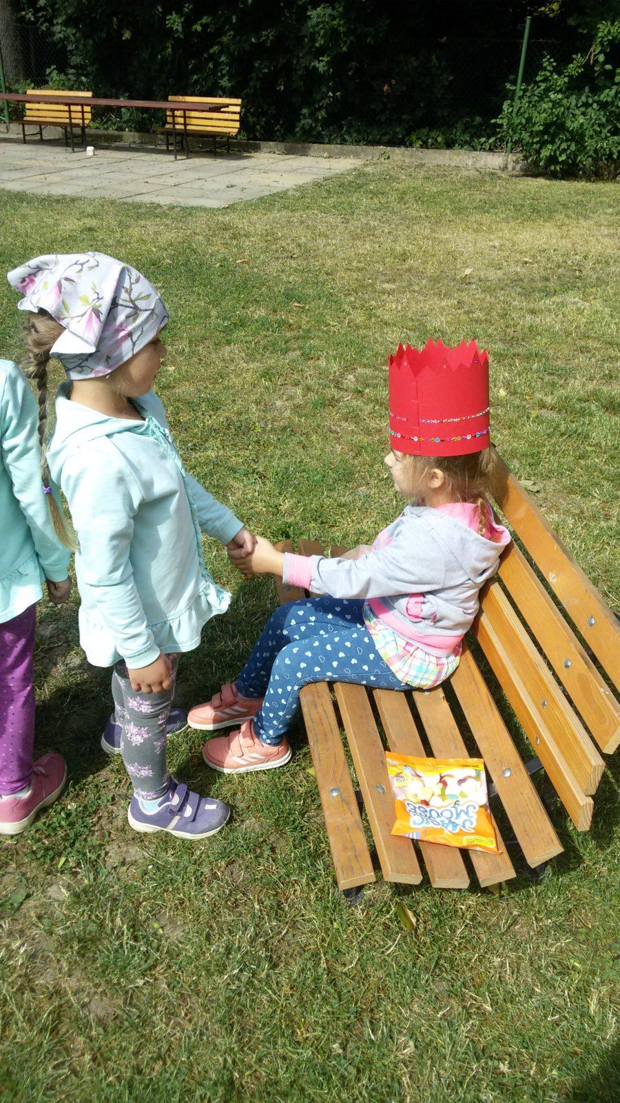 Broučci slaví: Sofinka měla narozeniny - 1