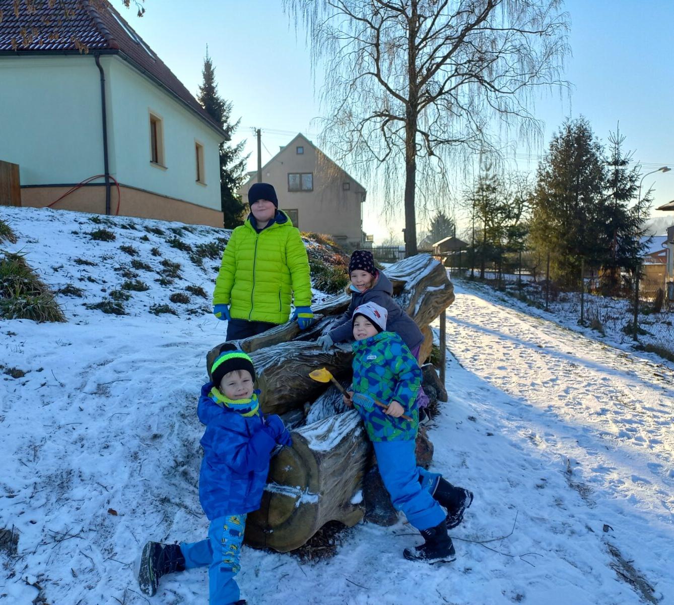 Prvňáčci - tělocvik na sněhu - 2