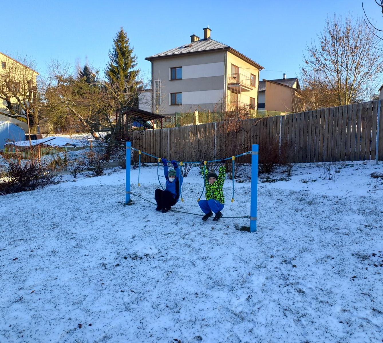 Prvňáčci - tělocvik na sněhu - 5