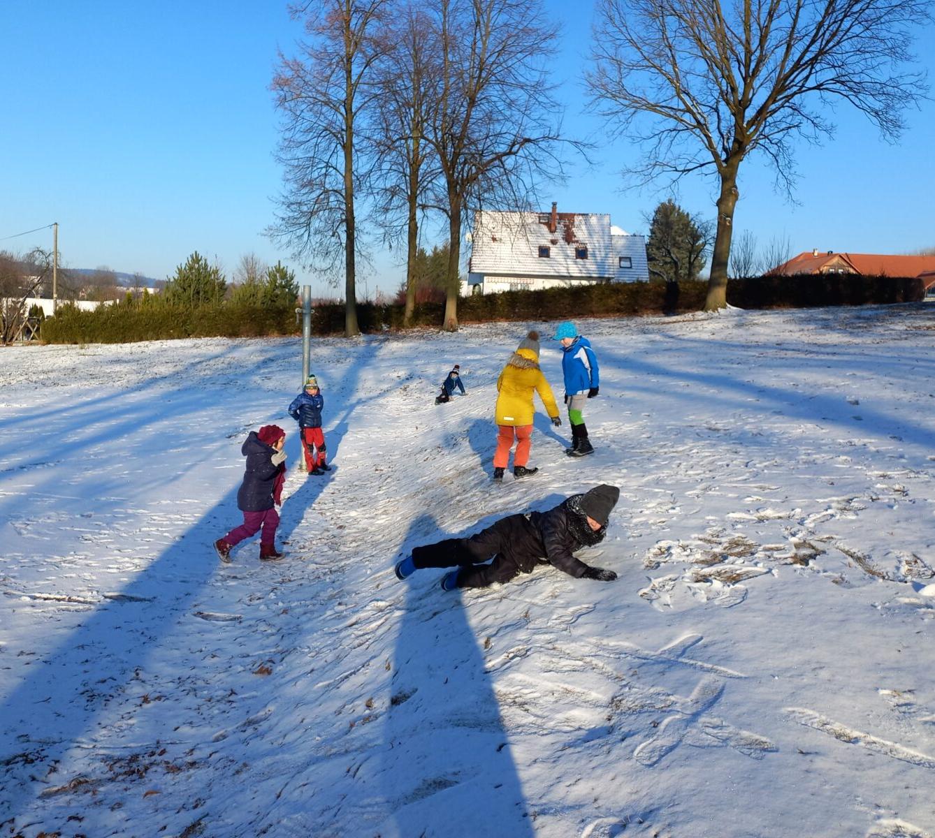 Prvňáčci - tělocvik na sněhu - 12