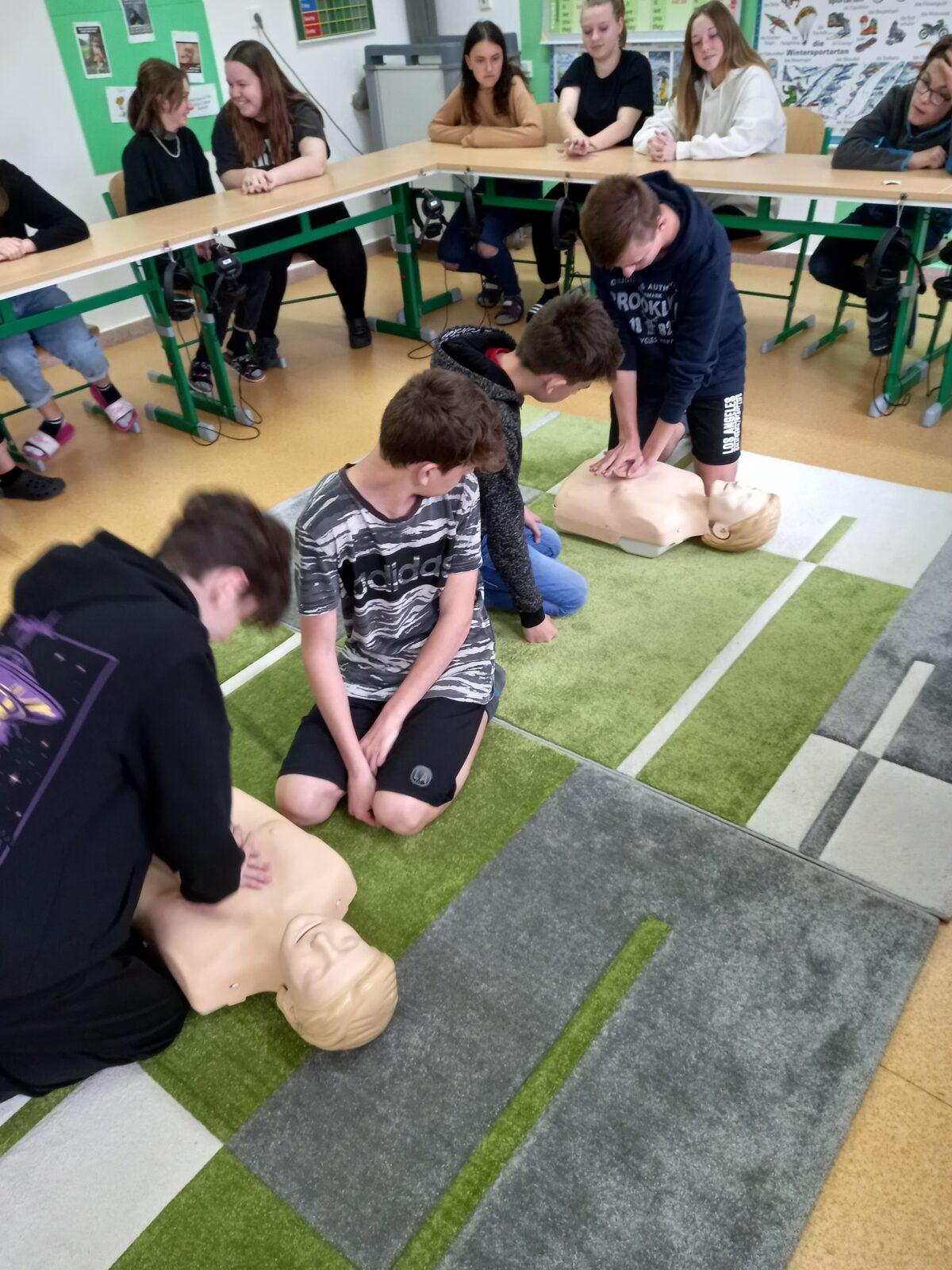 1. pomoc v 8. třídách - 11