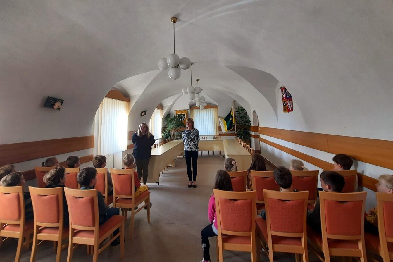 5. 10. - 1.B v obecní knihovně