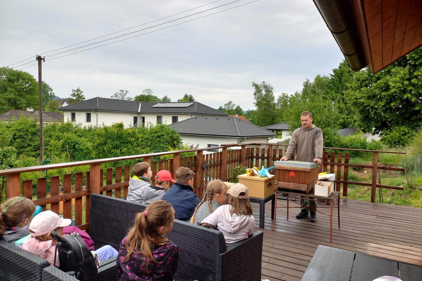 Den se včelami 2. třída