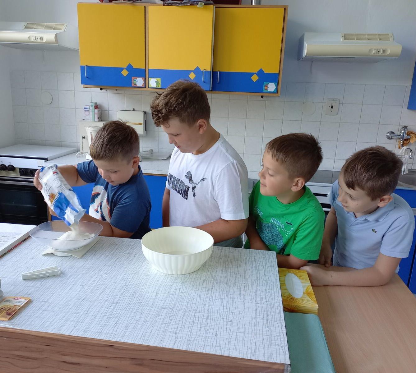 Druháčci pečou pro tatínky - 1