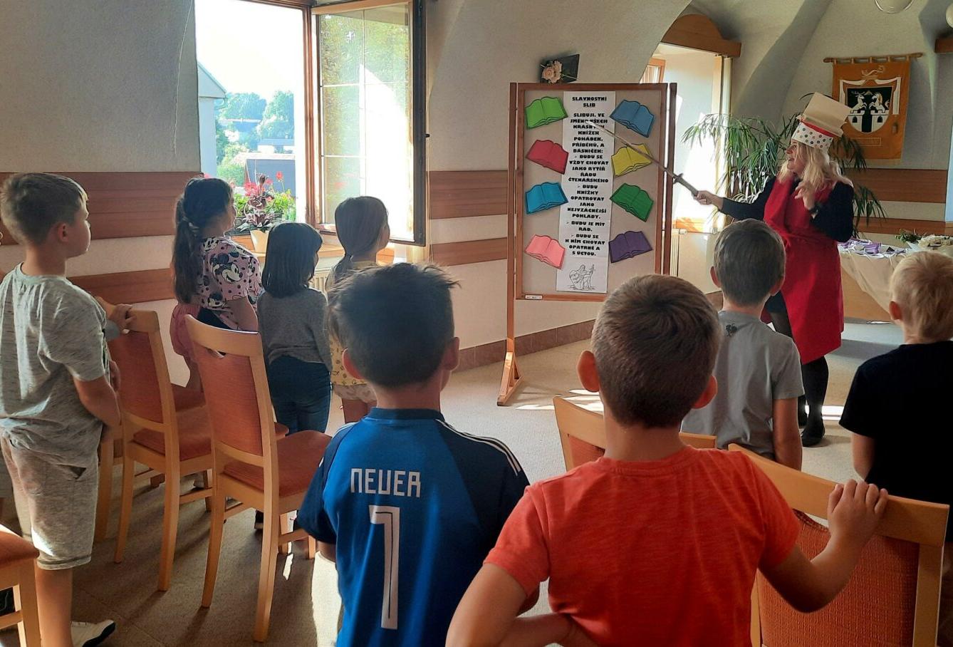 18. 9. Pasování na čtenáře, 2.B - 25